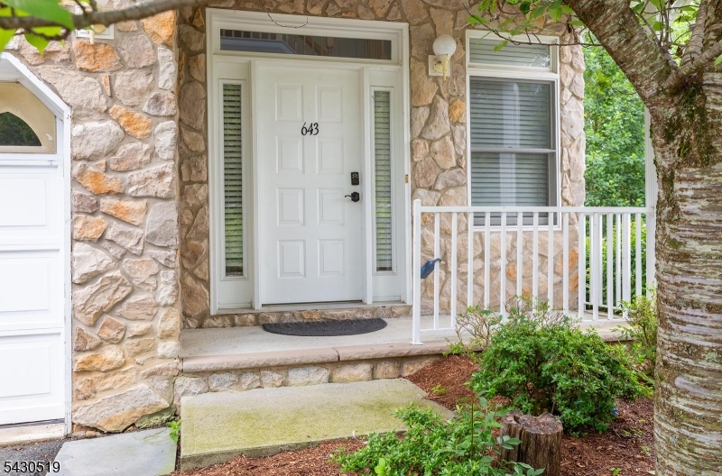 643 Old Dover Road Morris Plains, NJ 07950 - Photo 2 of 26