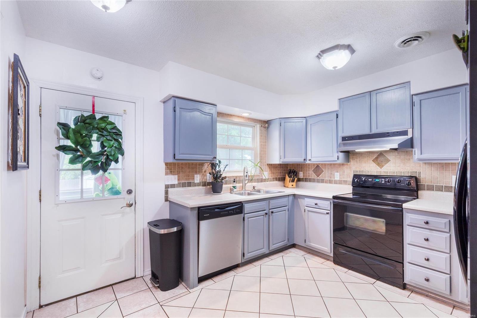 4931 Heege Road St. Louis, MO 63123 - Photo 12 of 35 Gallery Image 12