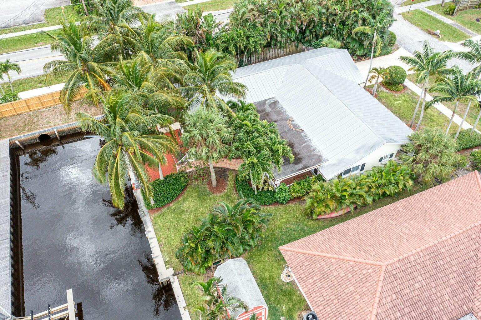 18014 Perigon Way Jupiter, FL 33458 - Photo 31 of 35 a view of a garden with plants