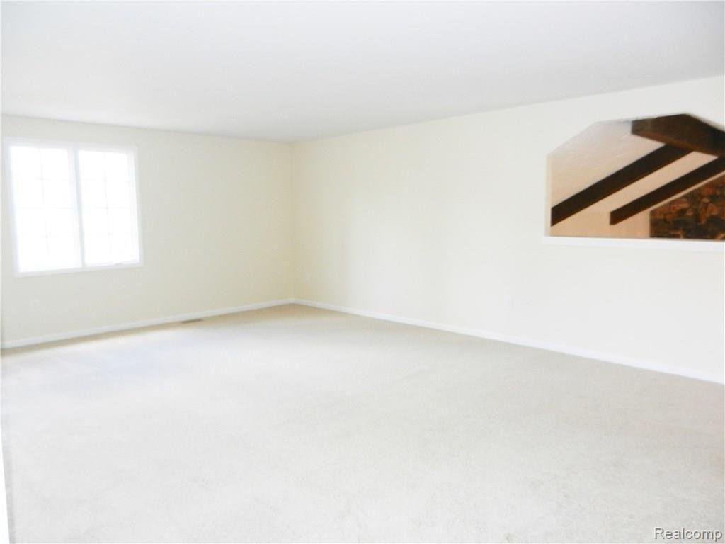 1813 North Kilburn Road Rochester, MI 48306 - Photo 26 of 33 Master bedroom.JPG