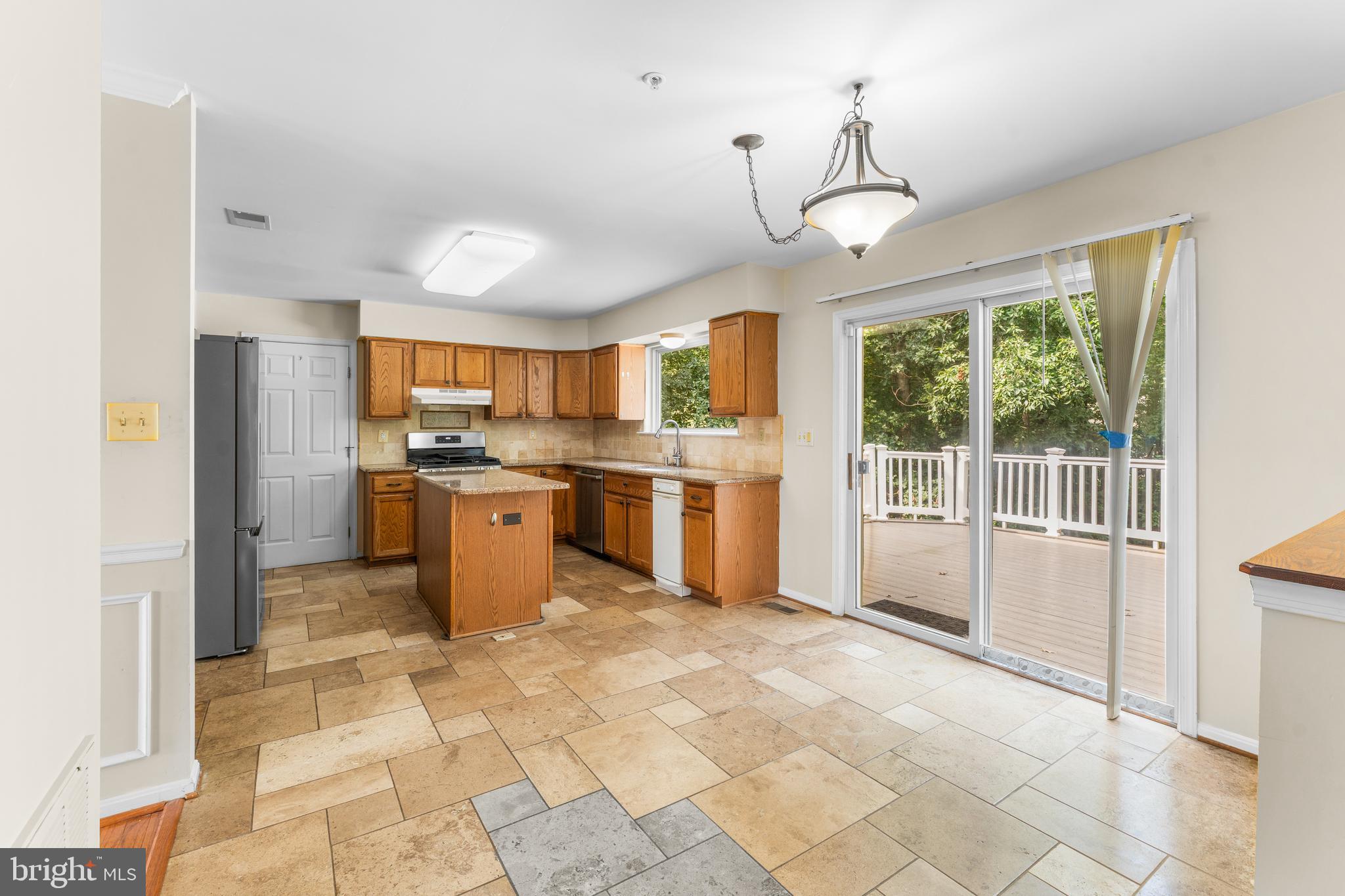 11709 Thrift Road Clinton, MD 20735 - Photo 18 of 71 Primary Kitchen