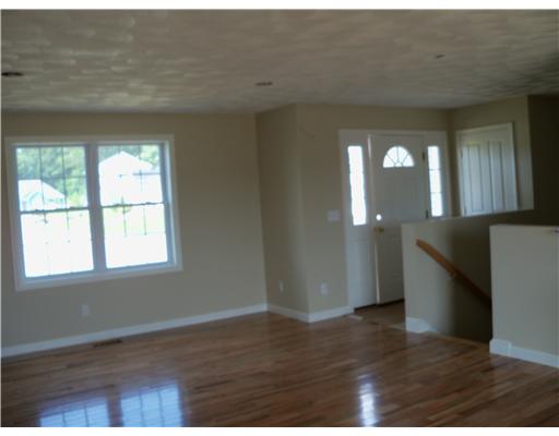 70 Fieldside Drive Woonsocket, RI 02895 - Photo 5 of 10 Living Room.