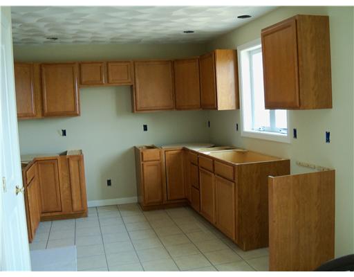 70 Fieldside Drive Woonsocket, RI 02895 - Photo 6 of 10 Kitchen.