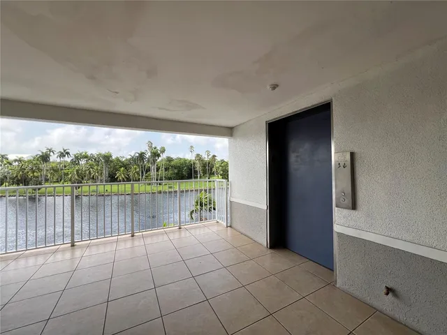 a view of a terrace with sky view