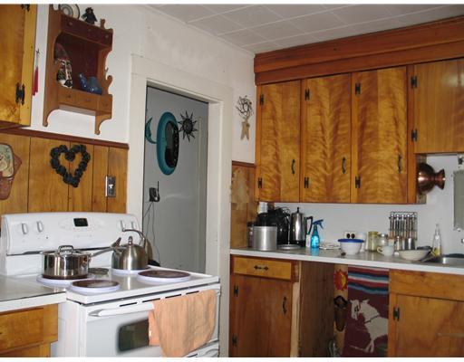 39 Costello Road Gardiner, ME 04345 - Photo 9 of 19 Kitchen.