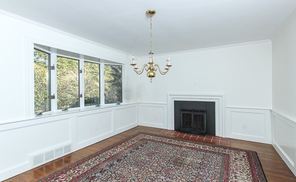 81 Meyer Road Hamilton, MA 01982 - Photo 3 of 11