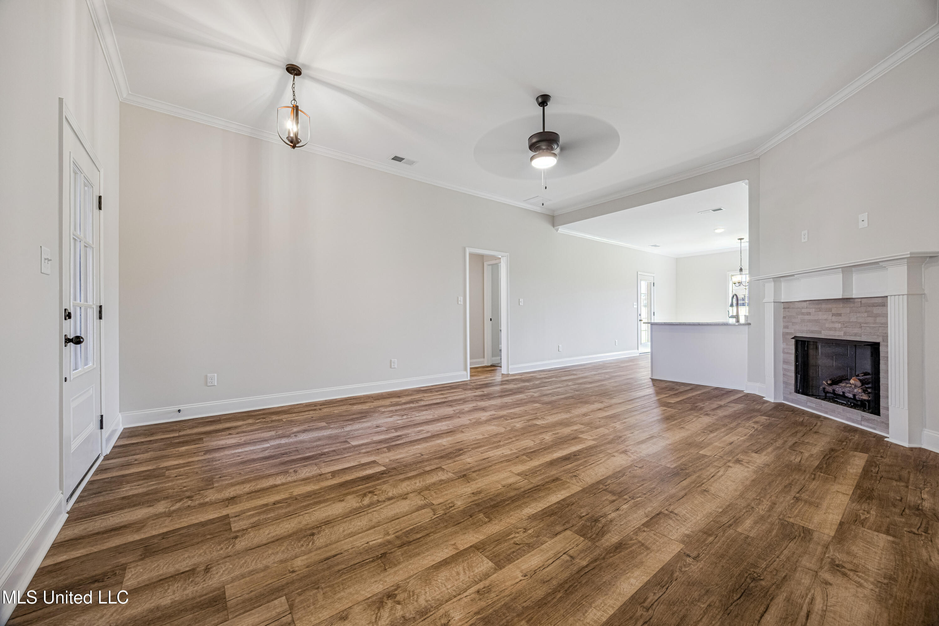 3740 Roland Drive Southaven, MS 38672 - Photo 11 of 35 Copy of living room