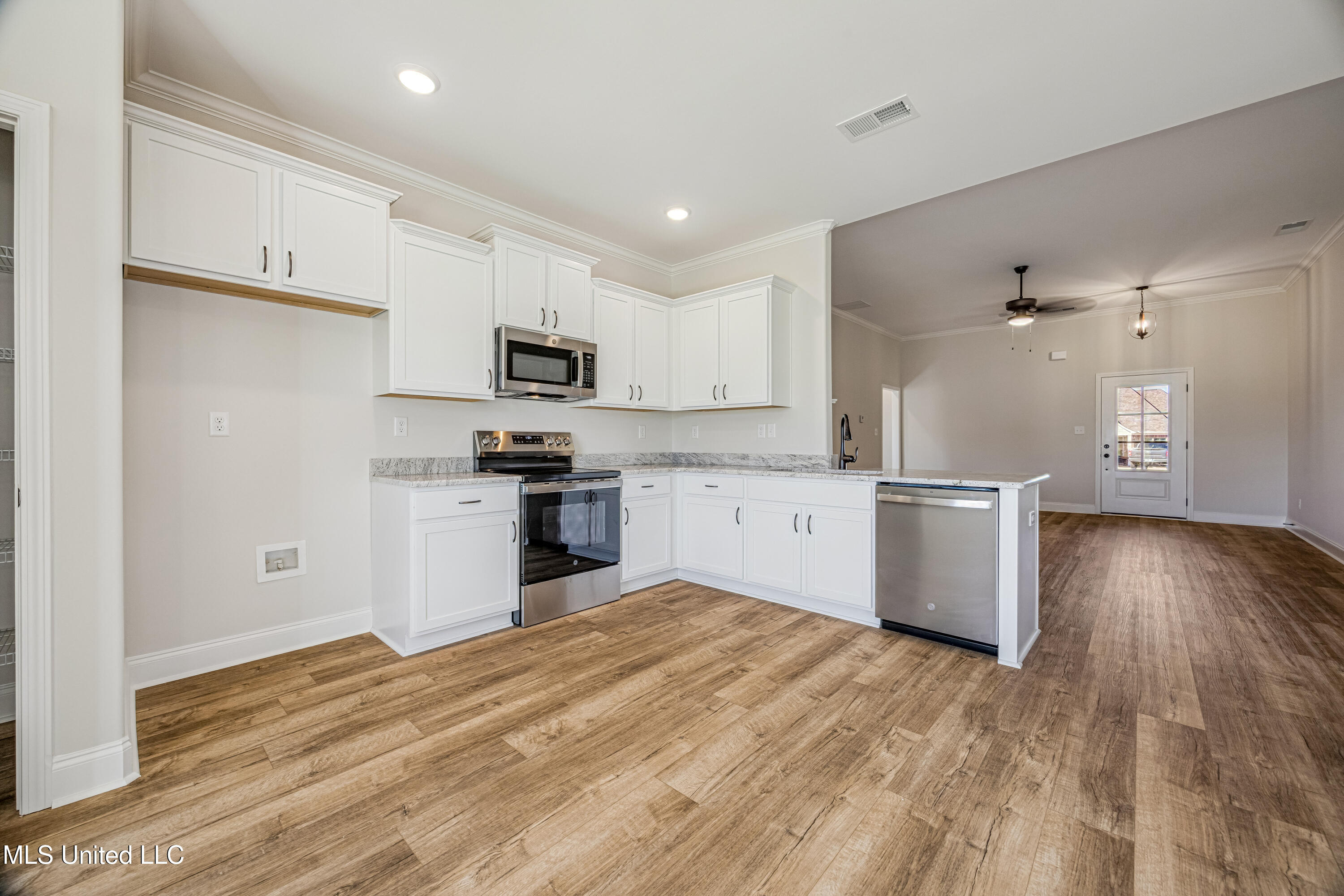 3740 Roland Drive Southaven, MS 38672 - Photo 14 of 35 Copy of kitchen