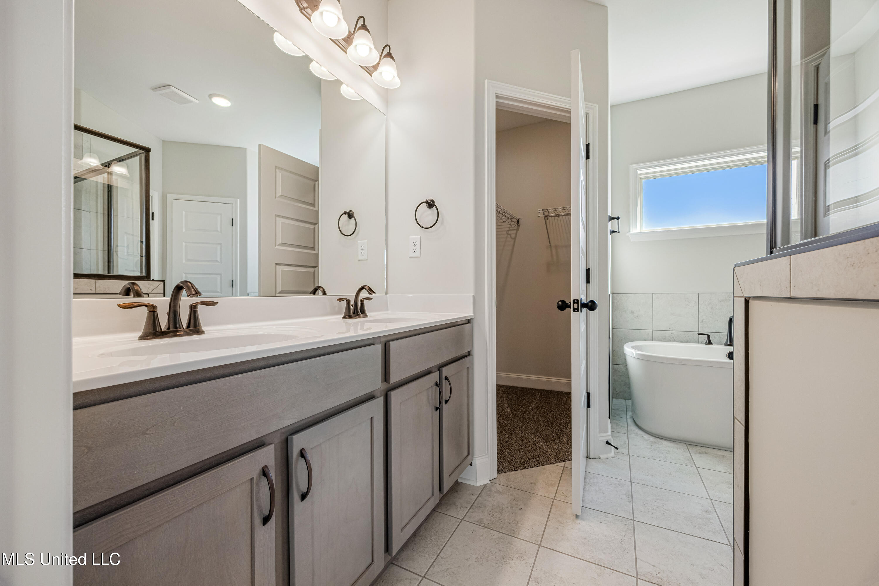 3740 Roland Drive Southaven, MS 38672 - Photo 19 of 35 Copy of master bath