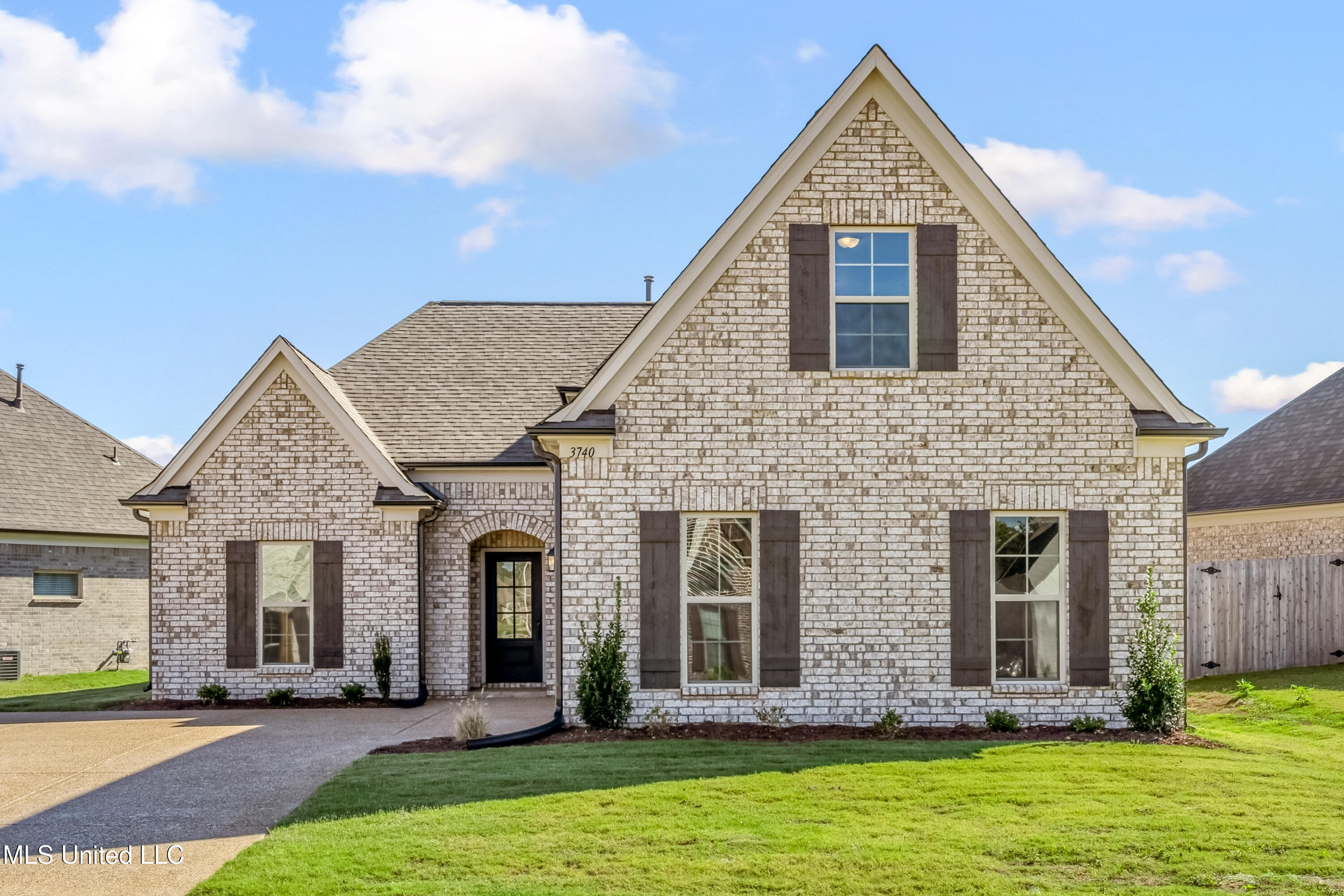 3740 Roland Drive Southaven, MS 38672 - Photo 3 of 35 Copy of front of house