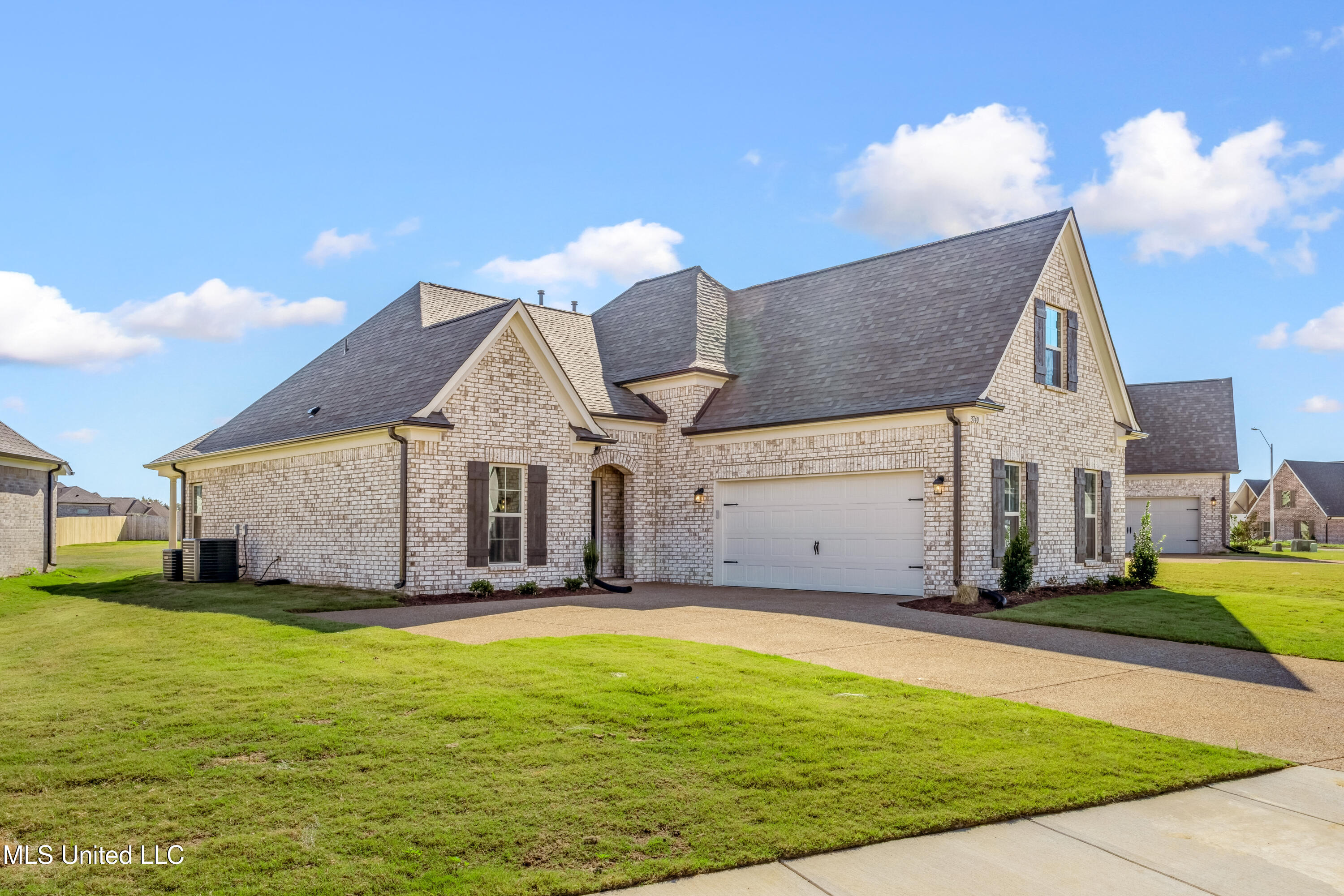 3740 Roland Drive Southaven, MS 38672 - Photo 5 of 35 Copy of front of house angle