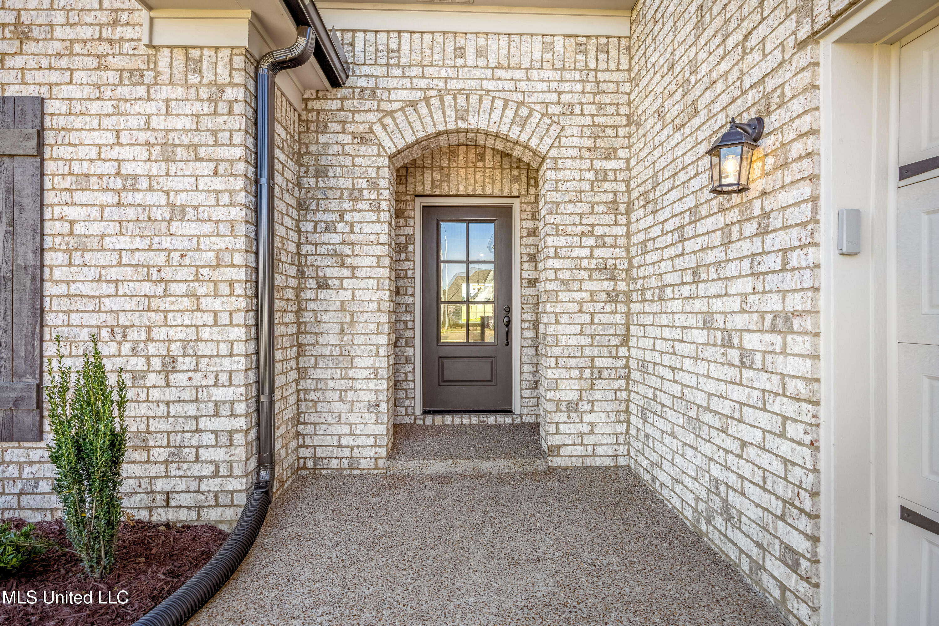 3740 Roland Drive Southaven, MS 38672 - Photo 7 of 35 Copy of front door (2)