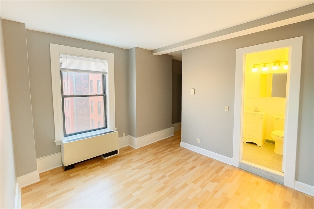 140 Chestnut Street, Unit 709 Springfield, MA 01103 - Photo 18 of 20 a view of an empty room and window