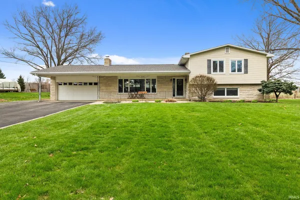 $355,000 | 1705 East Springhill Road, Warsaw, IN 46580