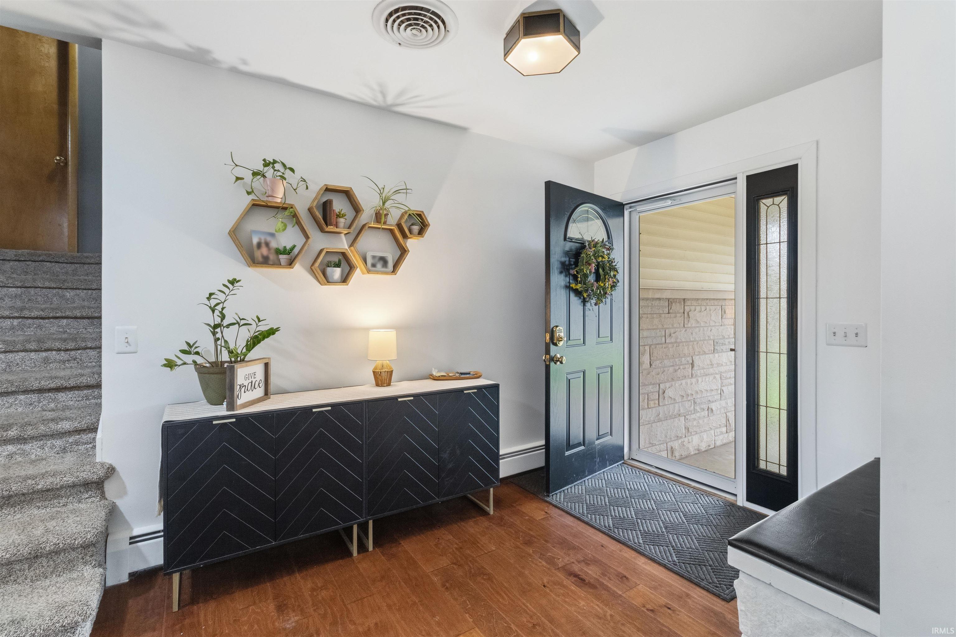 1705 East Springhill Road Warsaw, IN 46580 - Photo 4 of 26