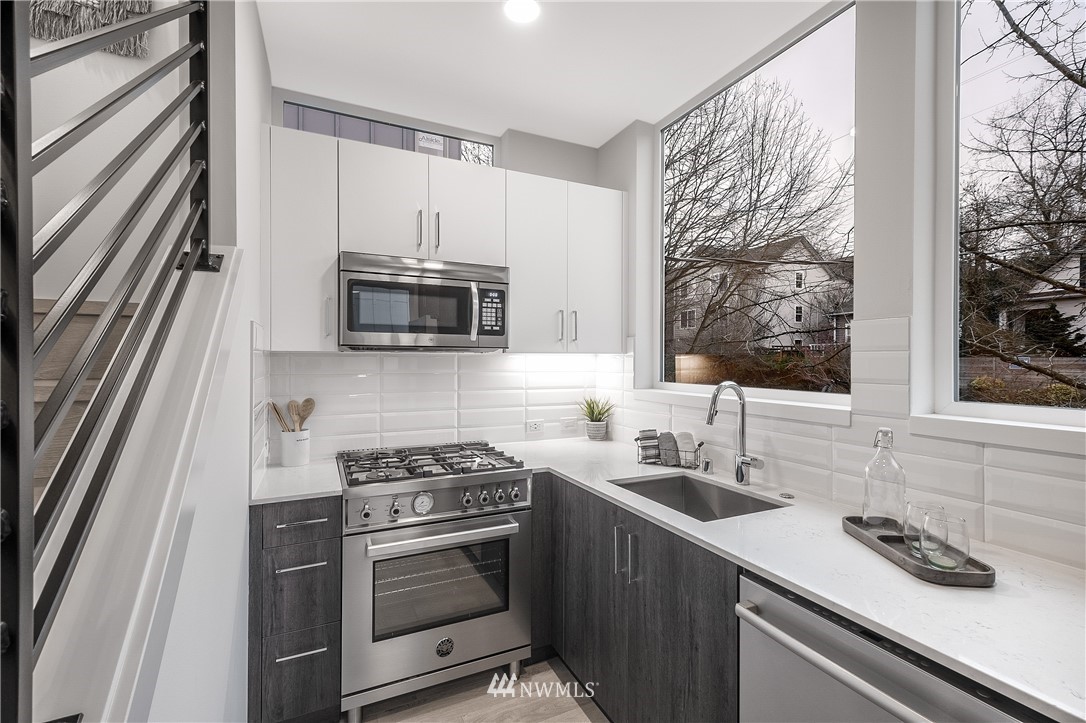 1332 East Spring Street Seattle, WA 98122 - Photo 4 of 16
