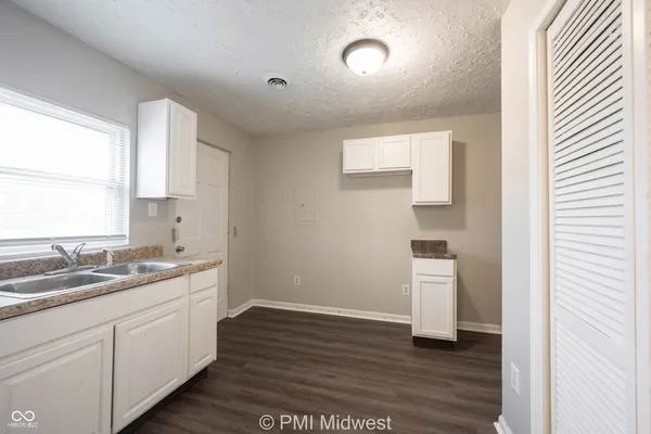 $949 | 524 West 23rd Street, Unit 2, Indianapolis, IN 46208