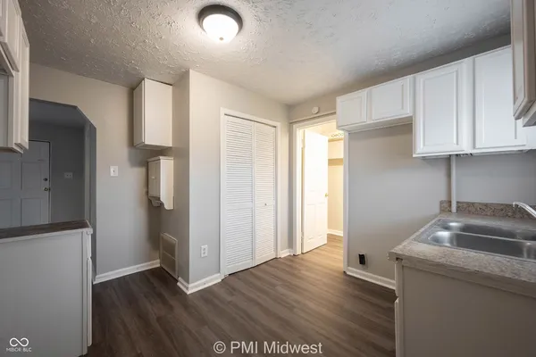 $949 | 524 West 23rd Street, Unit 2, Indianapolis, IN 46208