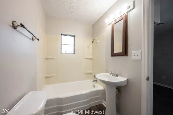 $949 | 524 West 23rd Street, Unit 2, Indianapolis, IN 46208
