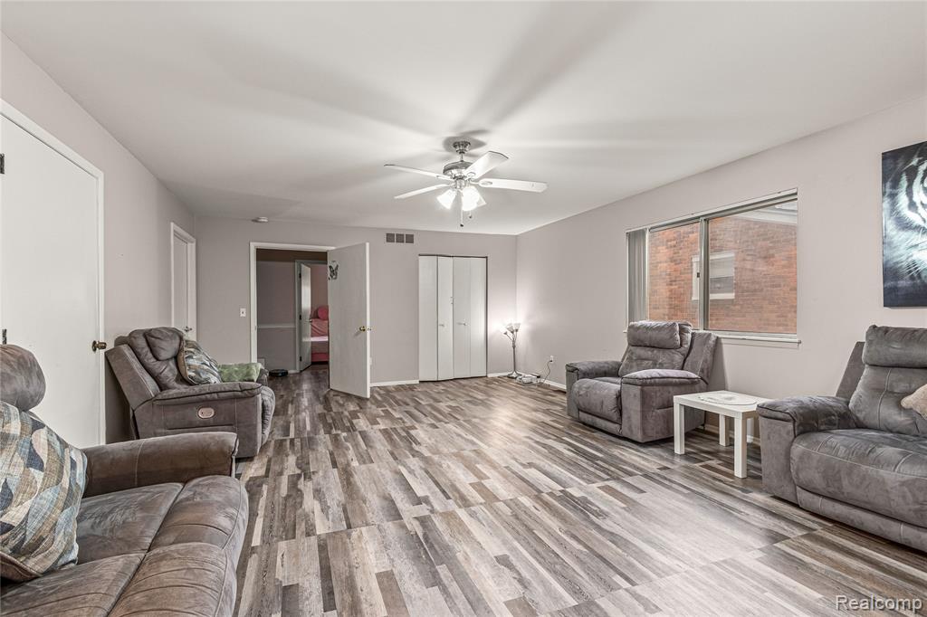 6429 North Beech Daly Road Dearborn Heights, MI 48127 - Photo 18 of 33