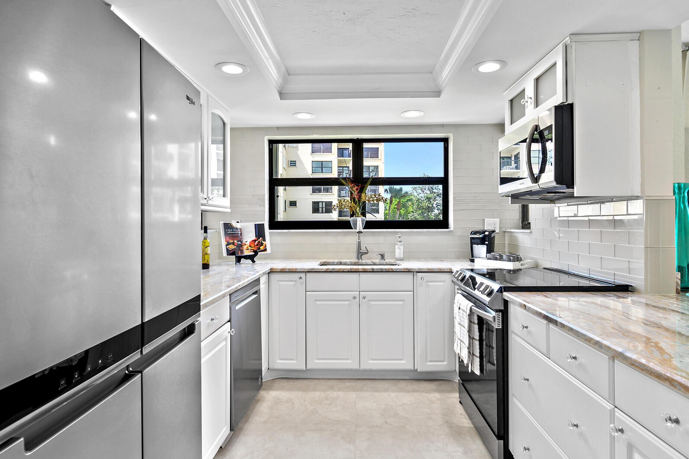 364 Golfview 307 Road, Unit 307 North Palm Beach, FL 33408 - Photo 14 of 35 kitchen