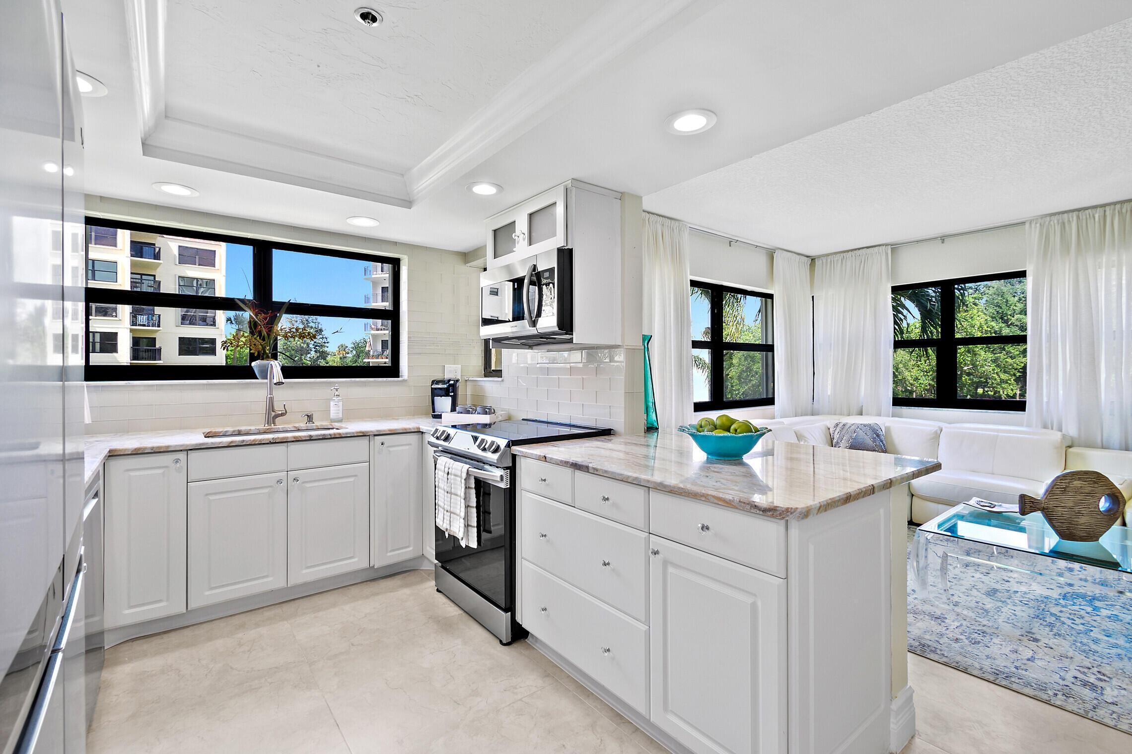 364 Golfview 307 Road, Unit 307 North Palm Beach, FL 33408 - Photo 15 of 35 kitchen