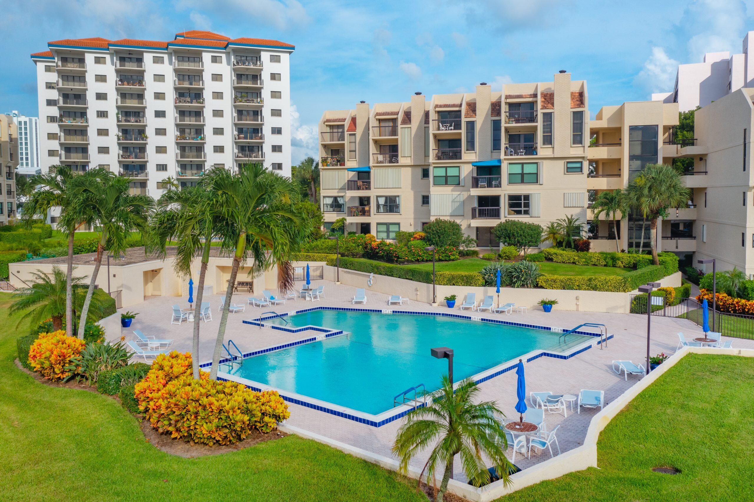 364 Golfview 307 Road, Unit 307 North Palm Beach, FL 33408 - Photo 29 of 35 Pool area