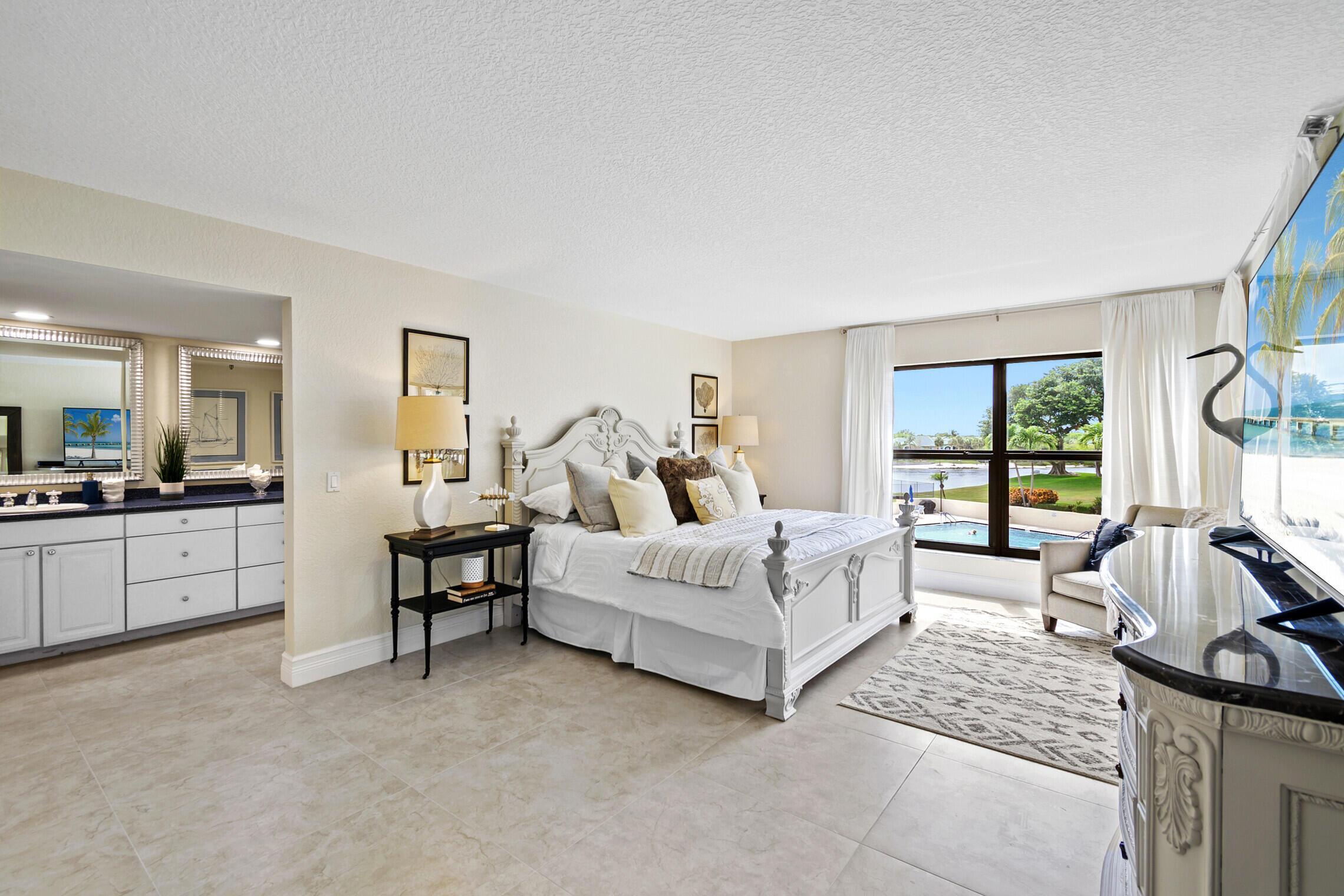 364 Golfview 307 Road, Unit 307 North Palm Beach, FL 33408 - Photo 6 of 35 Master bedroom