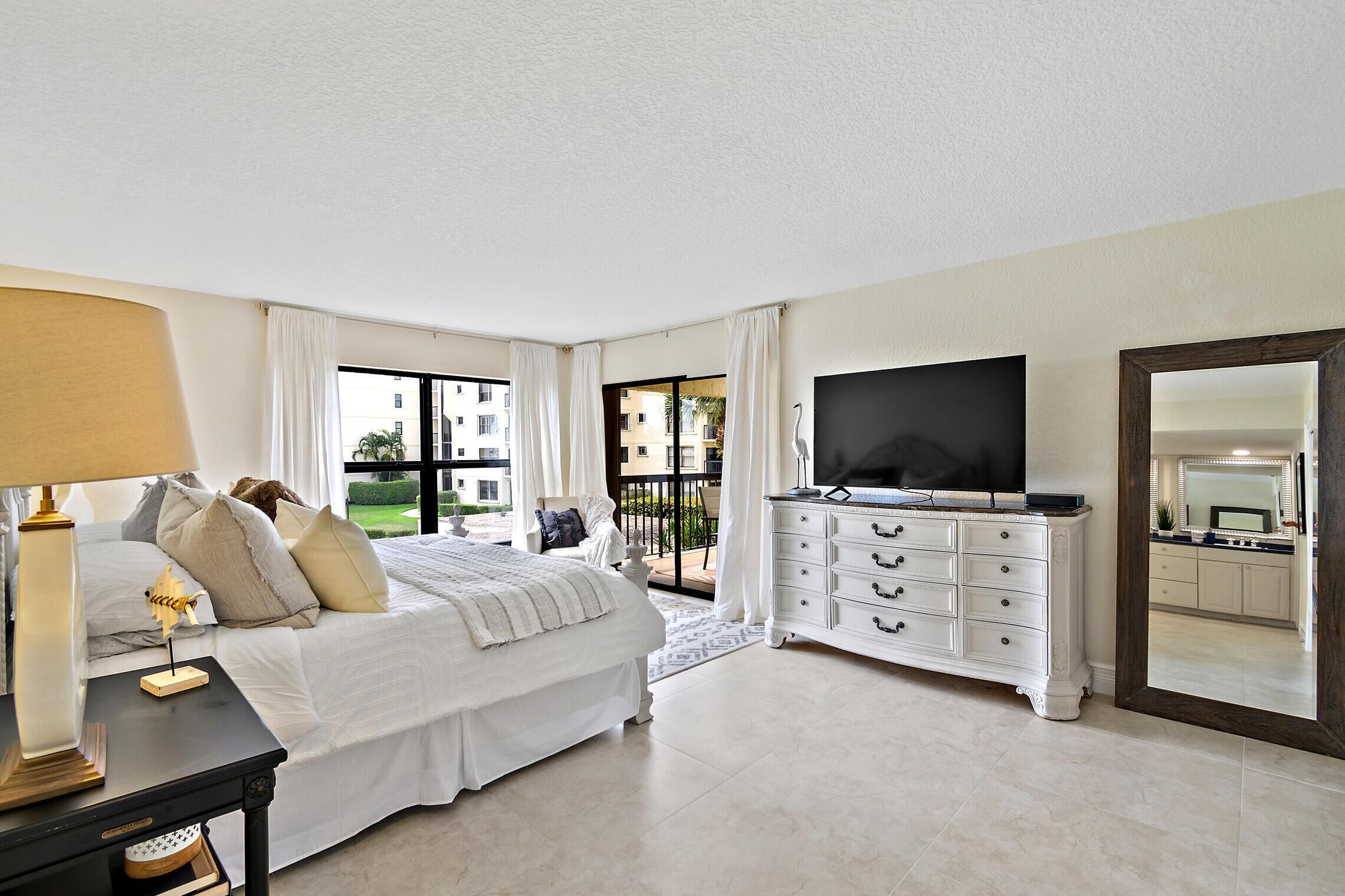364 Golfview 307 Road, Unit 307 North Palm Beach, FL 33408 - Photo 7 of 35 Master bedroom