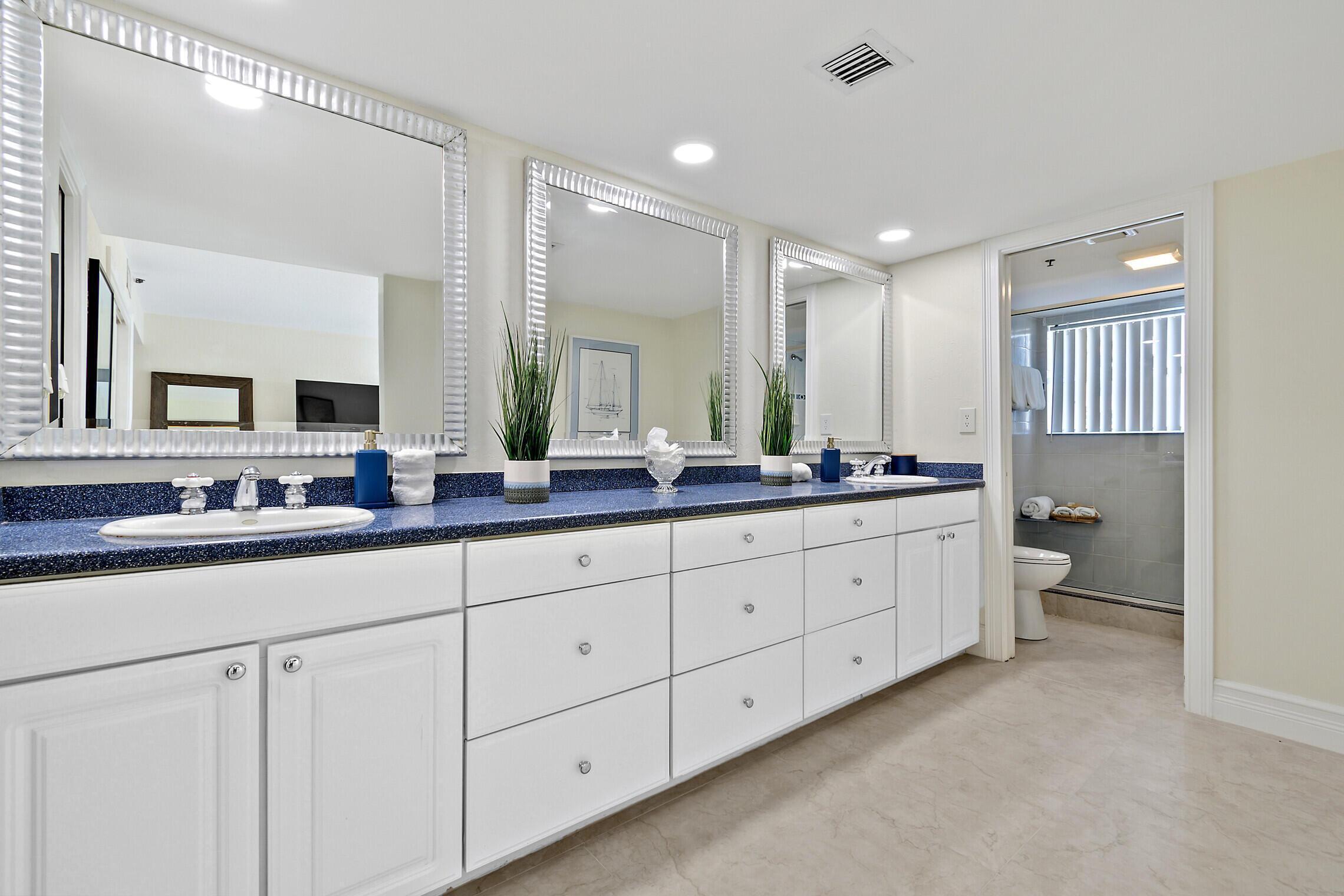 364 Golfview 307 Road, Unit 307 North Palm Beach, FL 33408 - Photo 9 of 35 Master bathroom