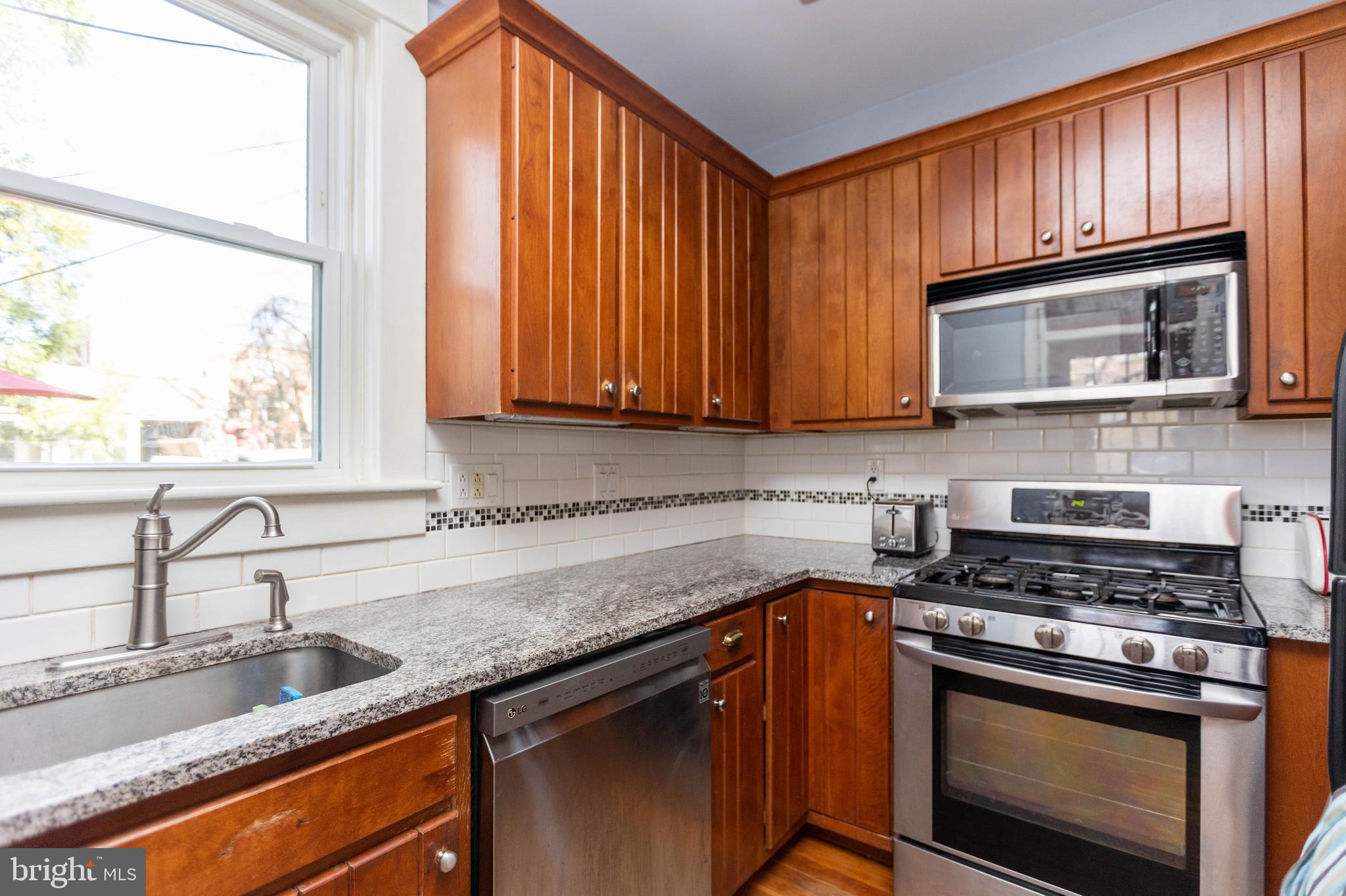 3304 Beverly Road Baltimore, MD 21214 - Photo 11 of 37 Kitchen with SS appliances