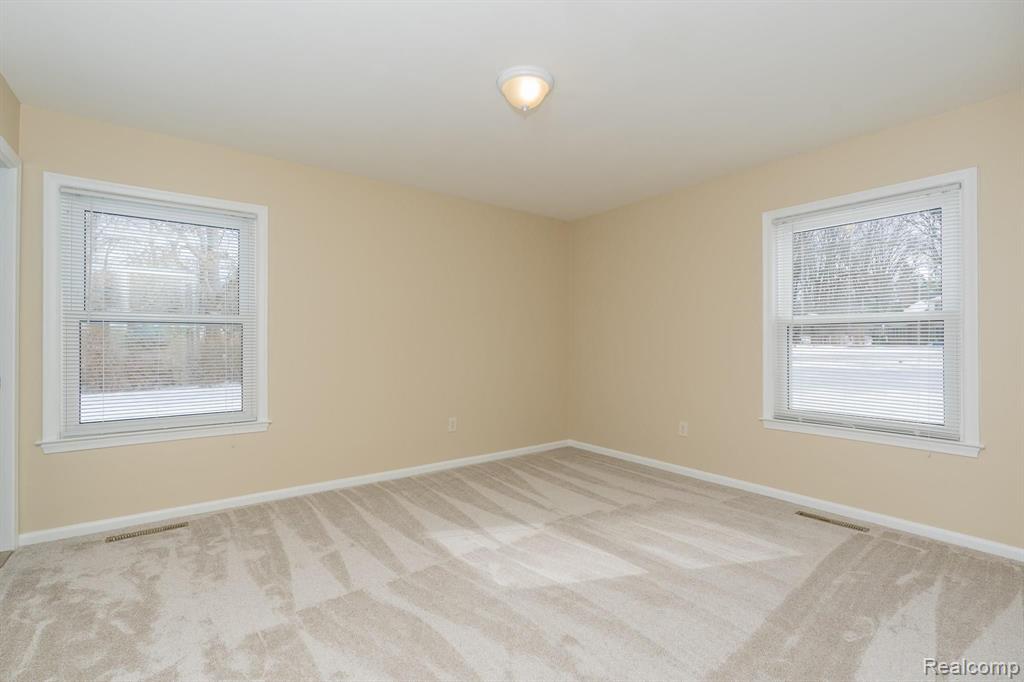 1655 Kingsmere Circle Rochester Hills, MI 48309 - Photo 8 of 34