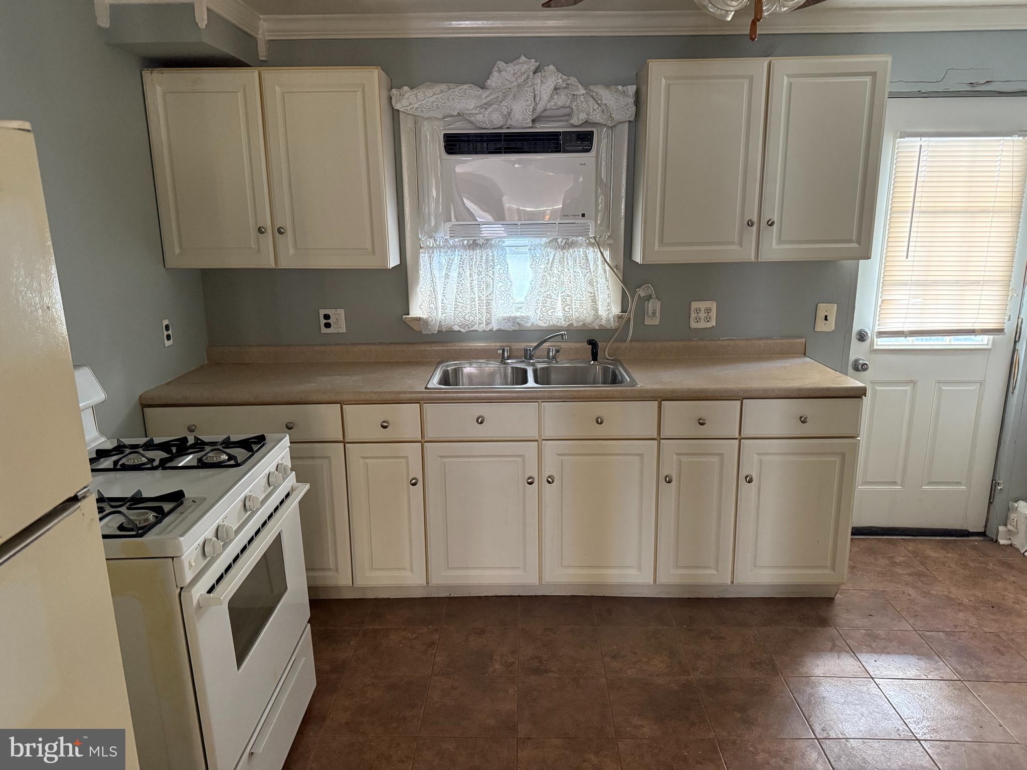 319 Mercy Street Philadelphia, PA 19148 - Photo 6 of 12