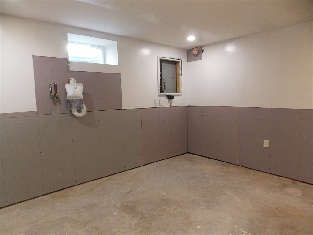 196 Main Street, Unit A Rockport, MA 01966 - Photo 36 of 36 a view of an empty room