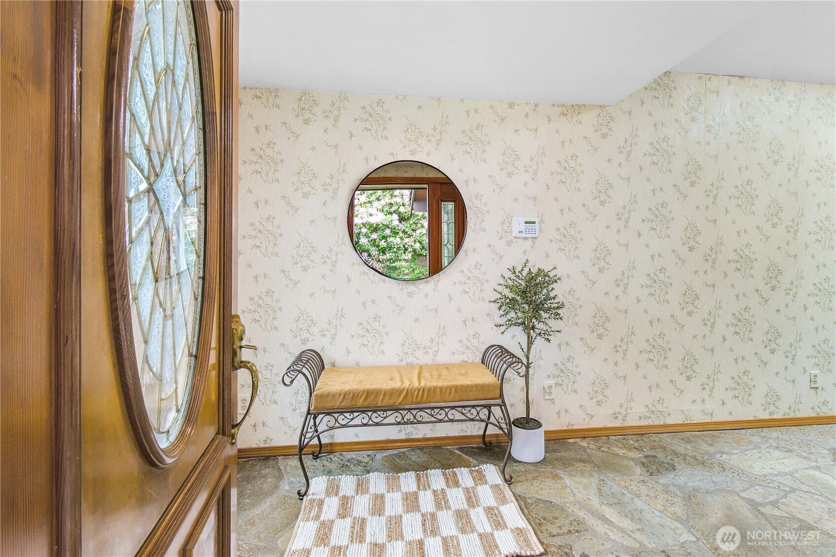 806 Alpine Drive Everett, WA 98203 - Photo 2 of 34