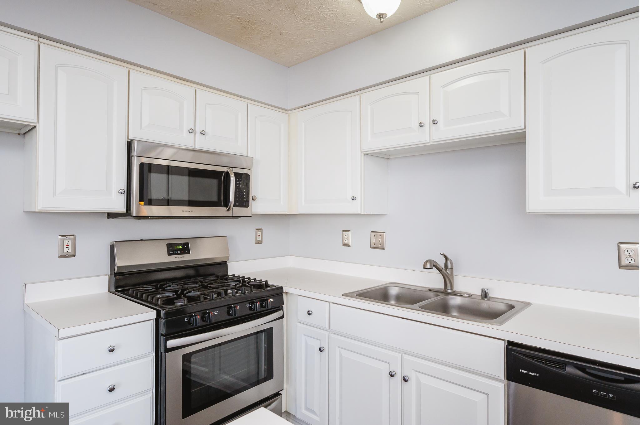 5226 Leavers Court Rosedale, MD 21237 - Photo 15 of 55 Kitchen