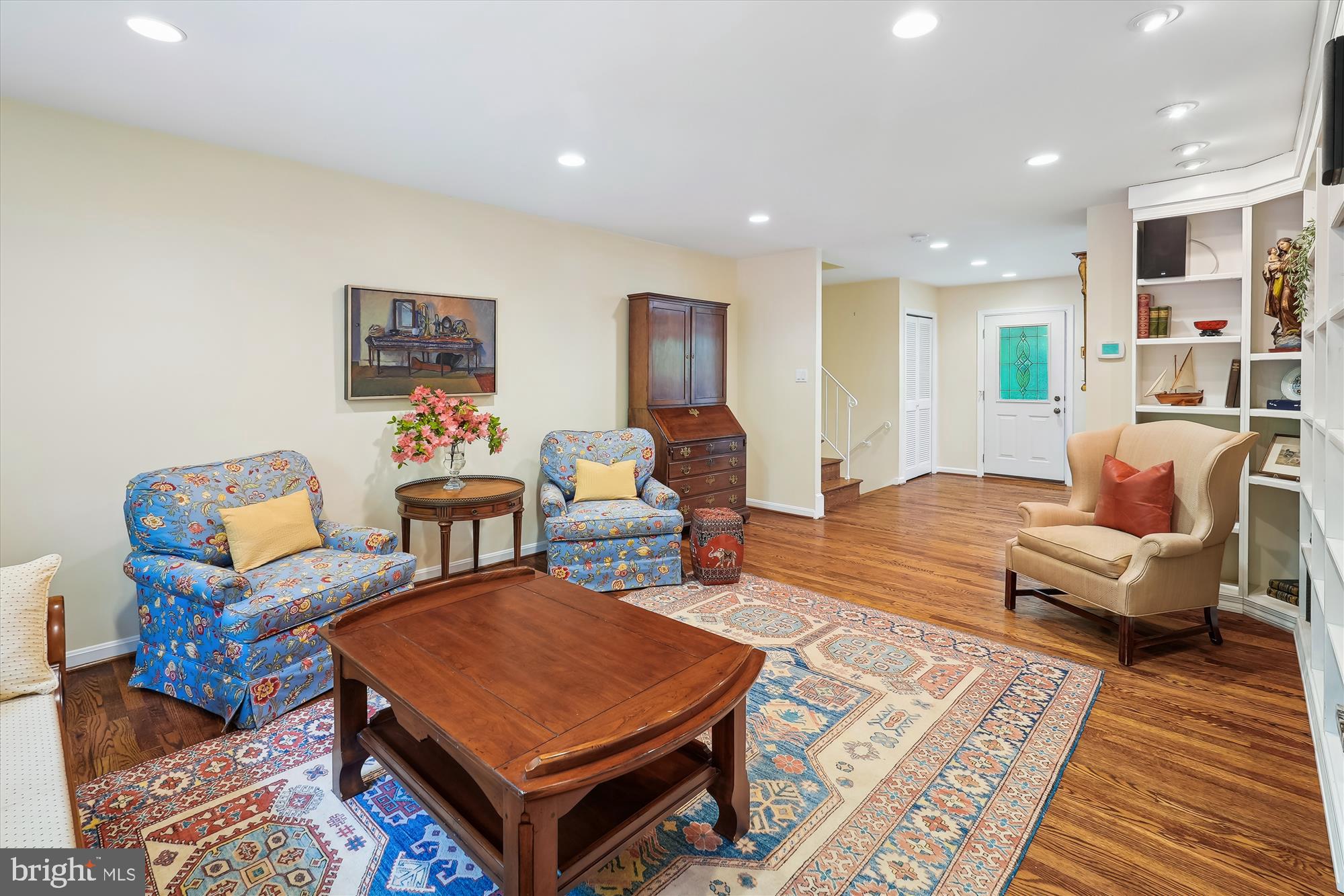 11800 State Rte 4707 Reston, VA 20191 - Photo 8 of 49 Living Room