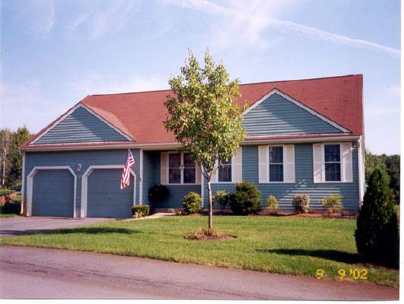 4 Thresher Road, Unit 136 Nashua, NH 03063 - Photo 1 of 7 Gallery Image 1