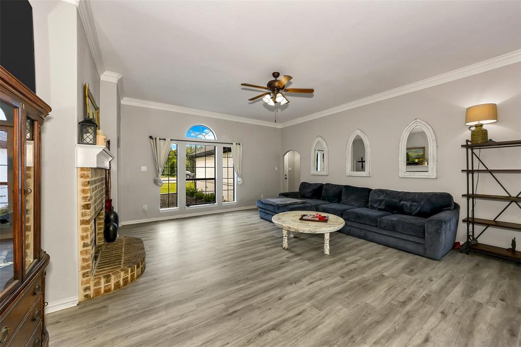 108 Patsy Lee Court Weatherford, TX 76087 - Photo 3 of 29