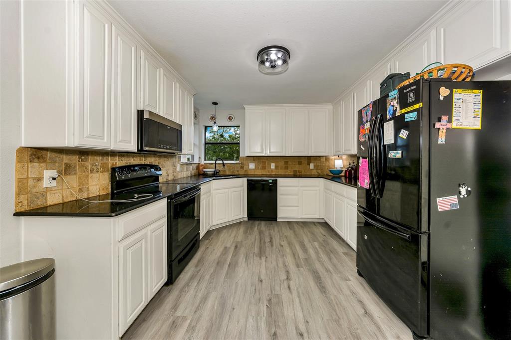 108 Patsy Lee Court Weatherford, TX 76087 - Photo 4 of 29