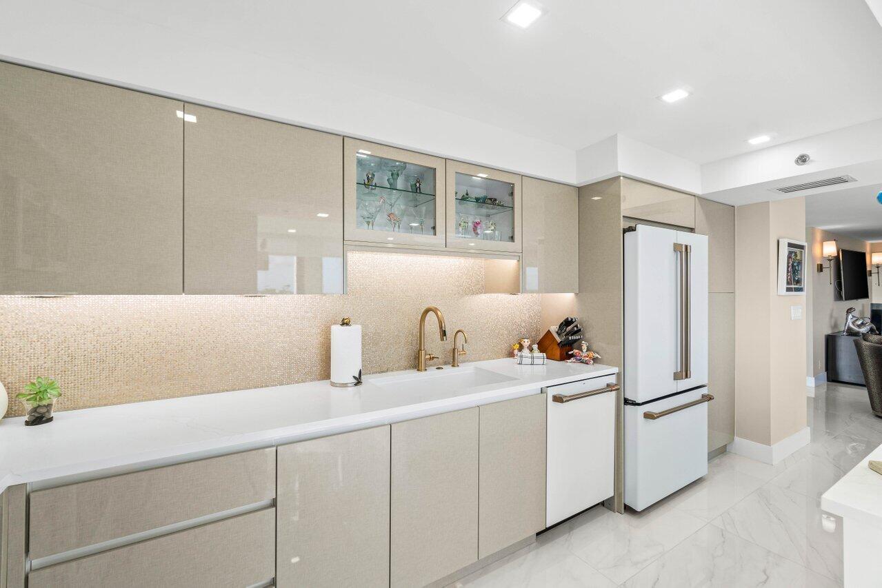 1975 Bridgewood Drive Boca Raton, FL 33434 - Photo 17 of 42 017-1975BridgewoodDrive-BocaRaton-FL-334