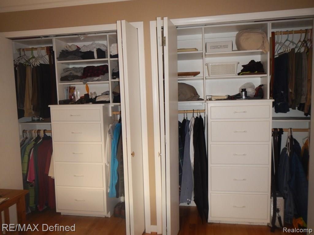 4645 Granger Road Oxford, MI 48371 - Photo 21 of 33 Closet Organizers in Master Bedroom