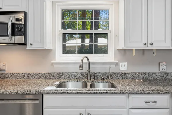 a view of a livingroom with furniture and a ceiling fan