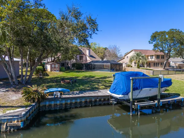 $899,000 | 21 Neptune Drive, Mary Esther, FL 32569