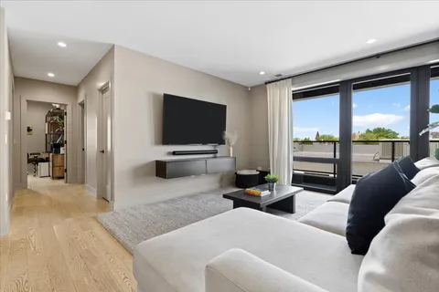$740,000 | 1523 North Western Avenue, Unit 4C, Chicago, IL 60622