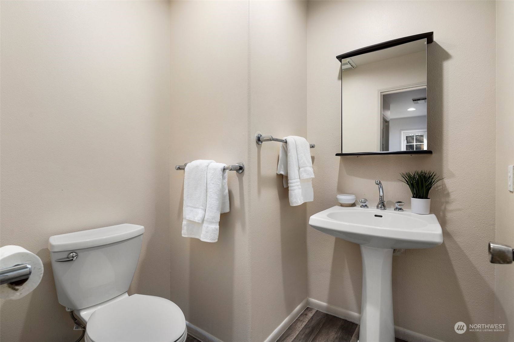 4729 Seahurst Avenue Everett, WA 98203 - Photo 14 of 40 a bathroom with a toilet sink and mirror