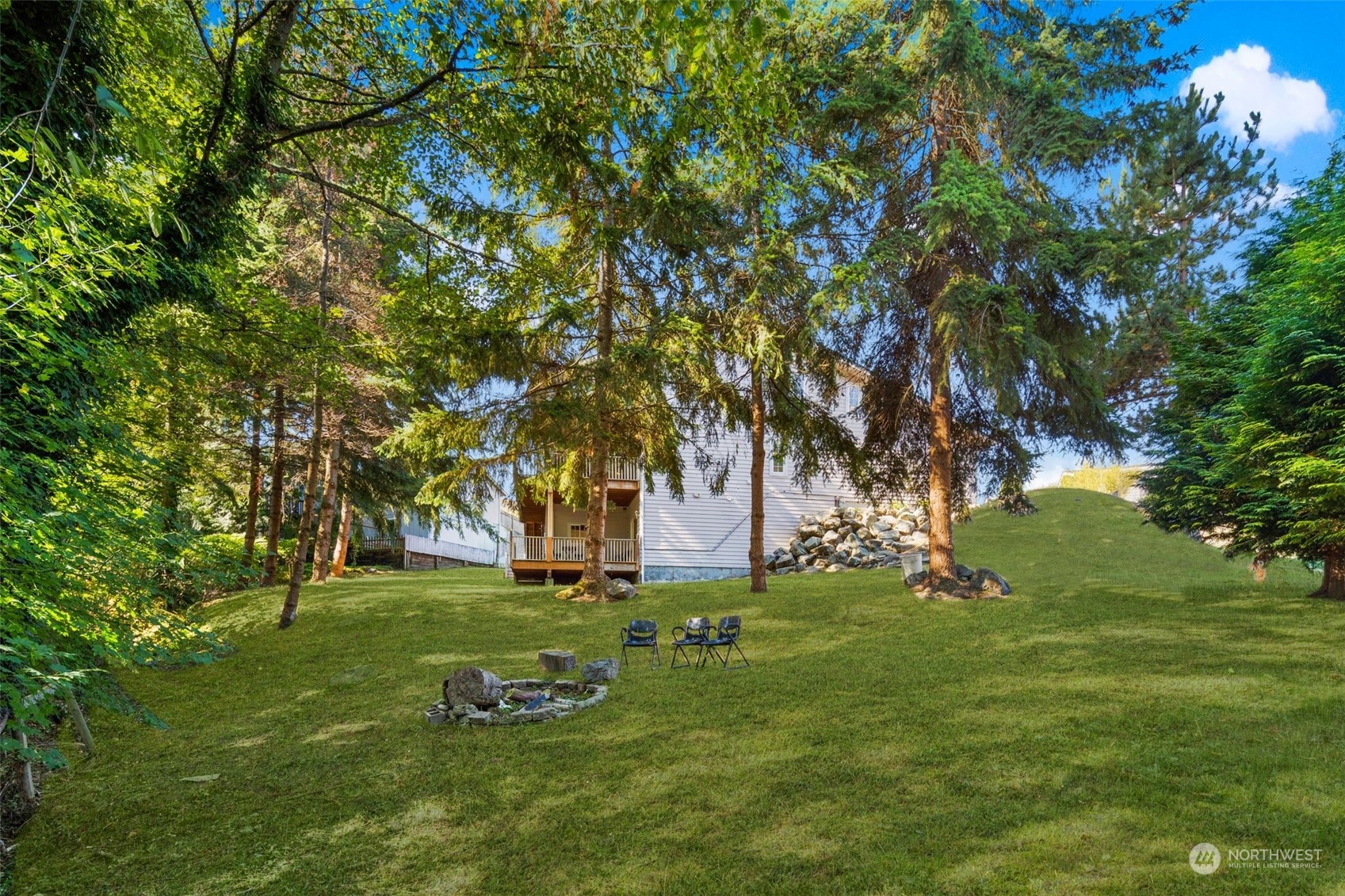 4729 Seahurst Avenue Everett, WA 98203 - Photo 40 of 40 a garden with trees