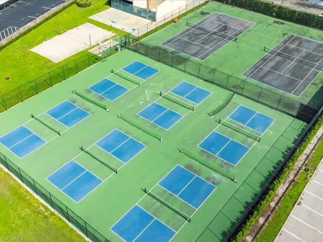 a view of yard from a balcony