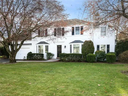 $2,699,000 | 126 Northwoods Road, Manhasset, NY 11030