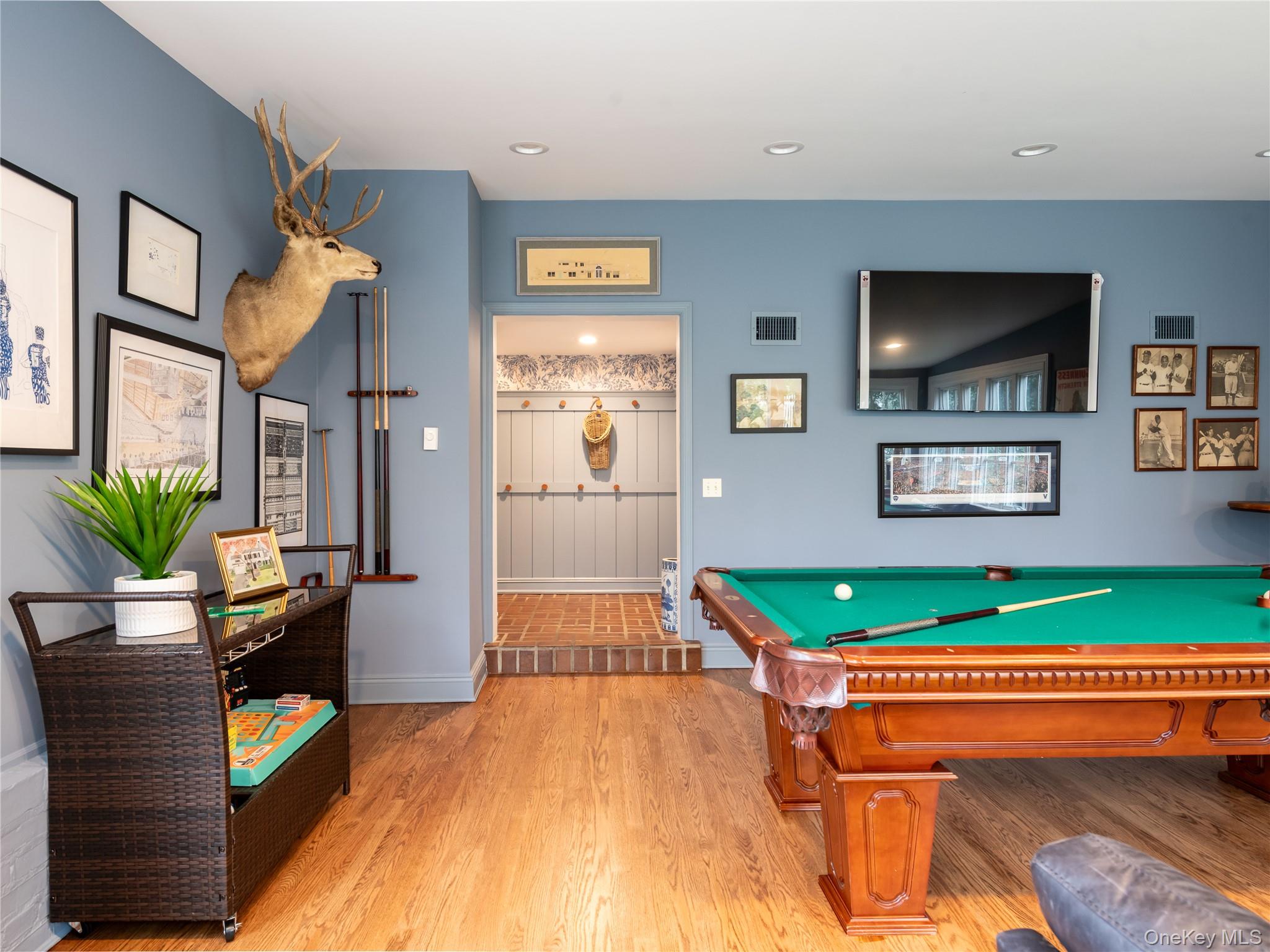 126 Northwoods Road Manhasset, NY 11030 - Photo 12 of 26 a room with pool table and a table